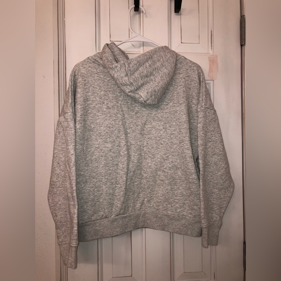 🔥🩶Like New! Fabletics Oversized Sweatshirt🩶 - Picture 5 of 5